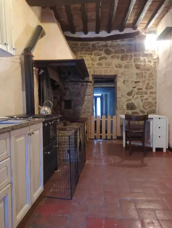 Casa Contadina In Borgo Medievale, Tuscany Monteguidi Exteriör bild